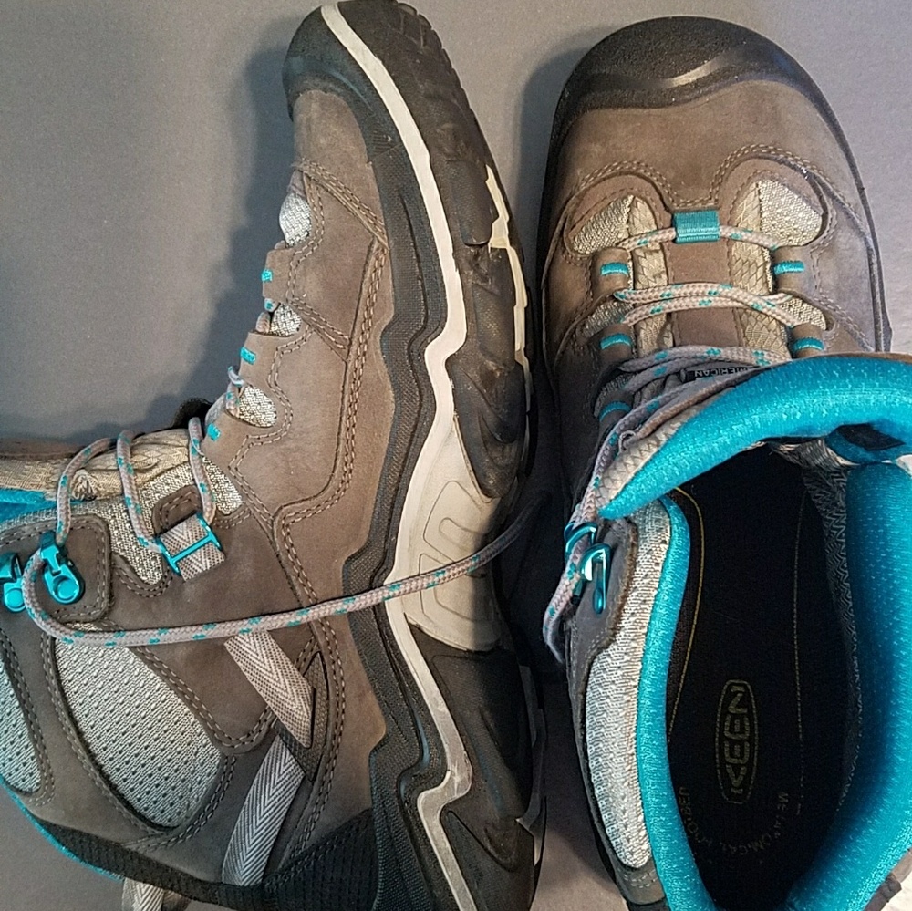 Keen Durand Mid WP  Hiking Boots 10.5